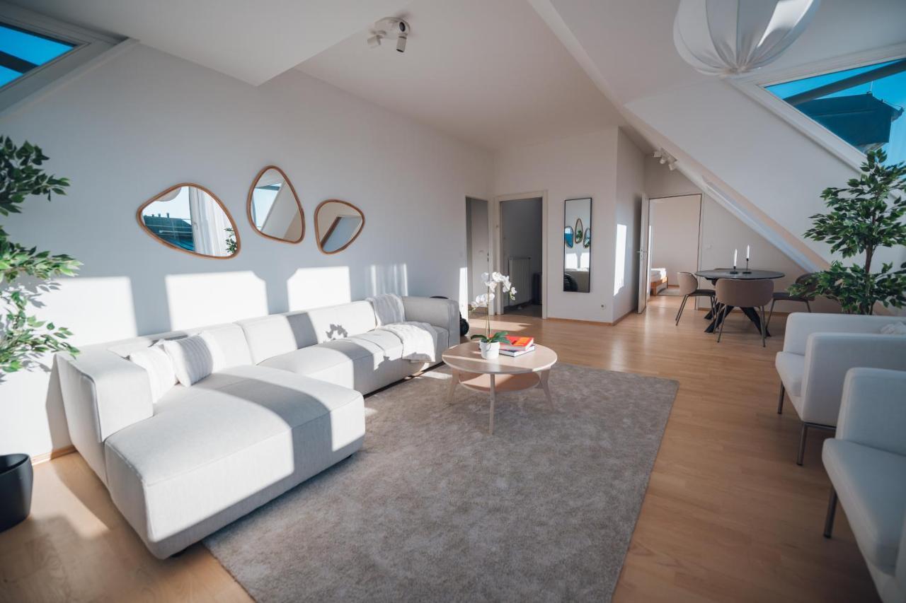 Stylish With Breathtaking Rooftop Views *