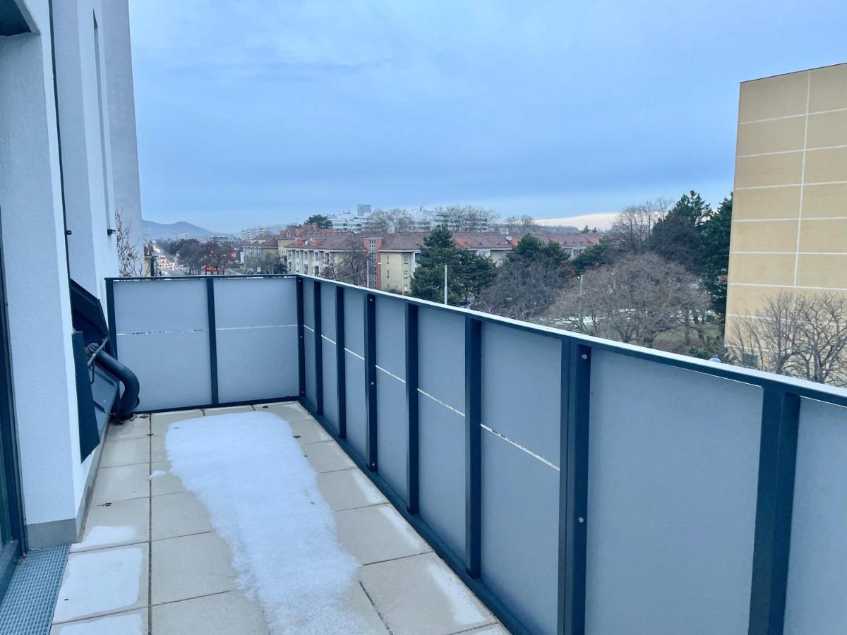 Modern Rooftop With Balcony - Free Parking Apartment Vienna
