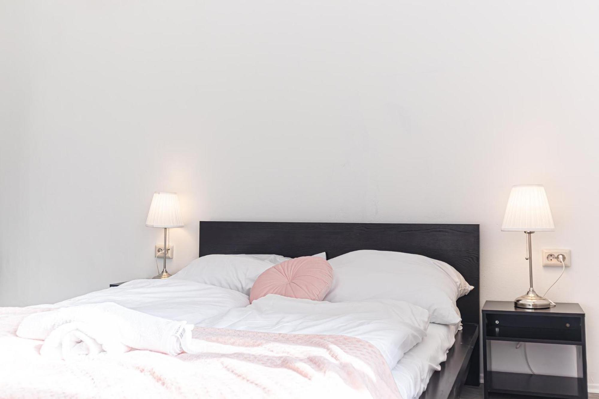 Convenient 2br Apt. Near U6 Station Am Schoepfwerk * Viena