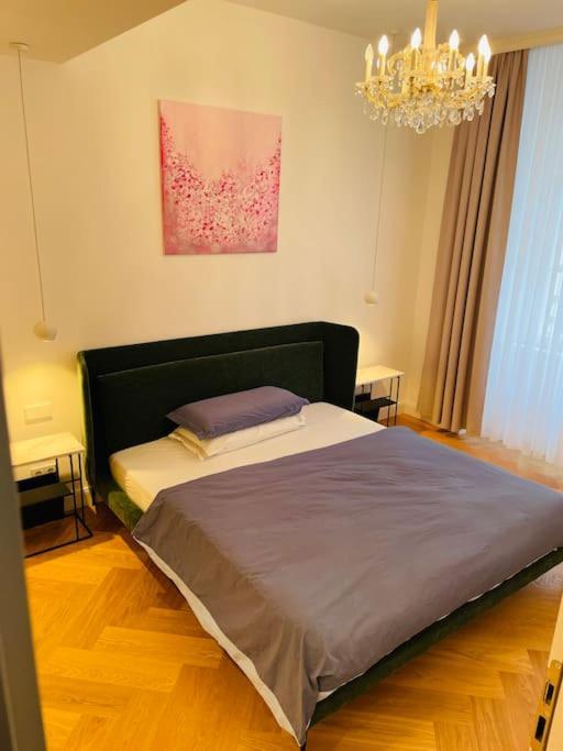 Imperial Living In Viena