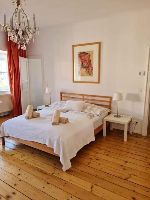 Chic 1-br - Perfect Location Apartment *