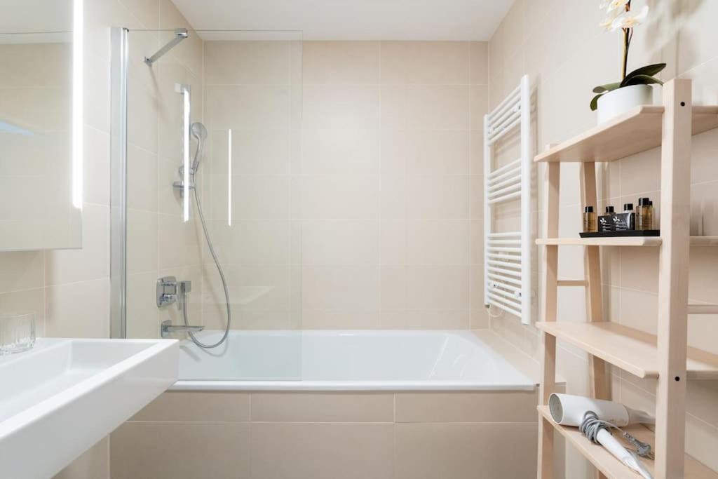 Hm • Modern 1br Vista At Danube * Vienna