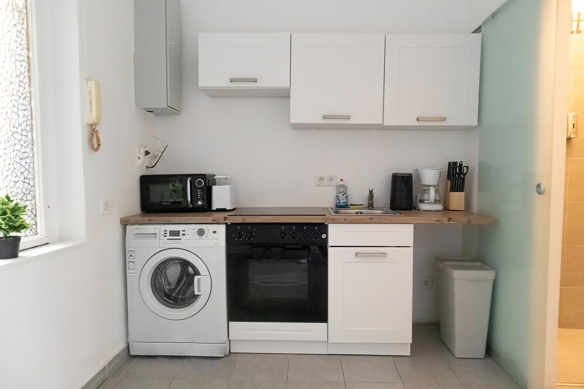 Attractive 2 Bedroom Apt. Near Akh Ideal For
