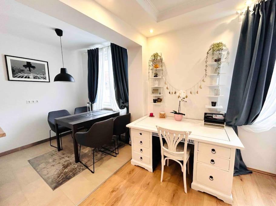 Apartment Dreamy Home: Central And With Perfect Connections