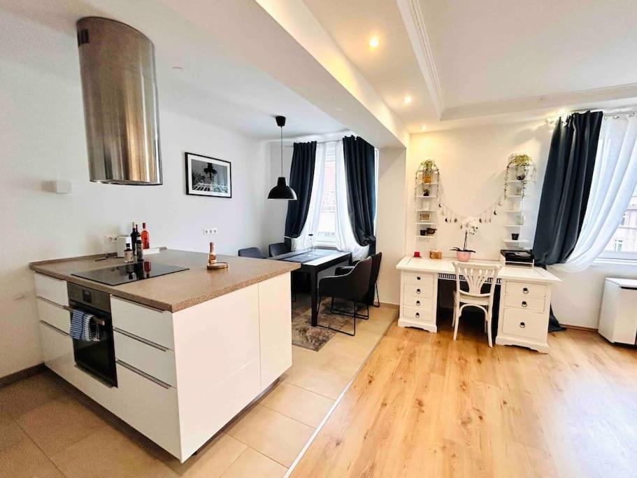 Dreamy Home: Central And With Perfect Connections Apartment