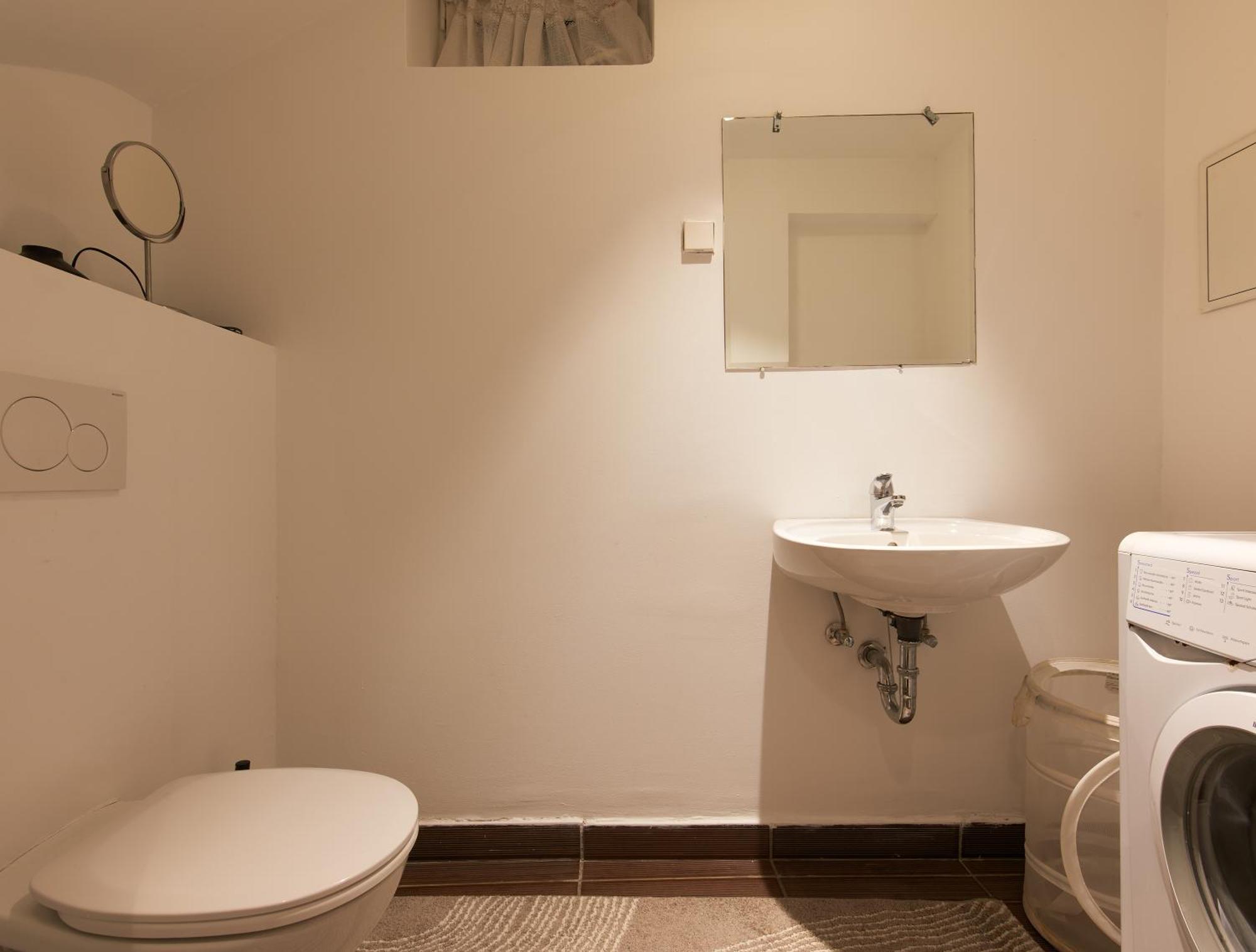 Spacious Near Schoenbrunn Castle Appartamento