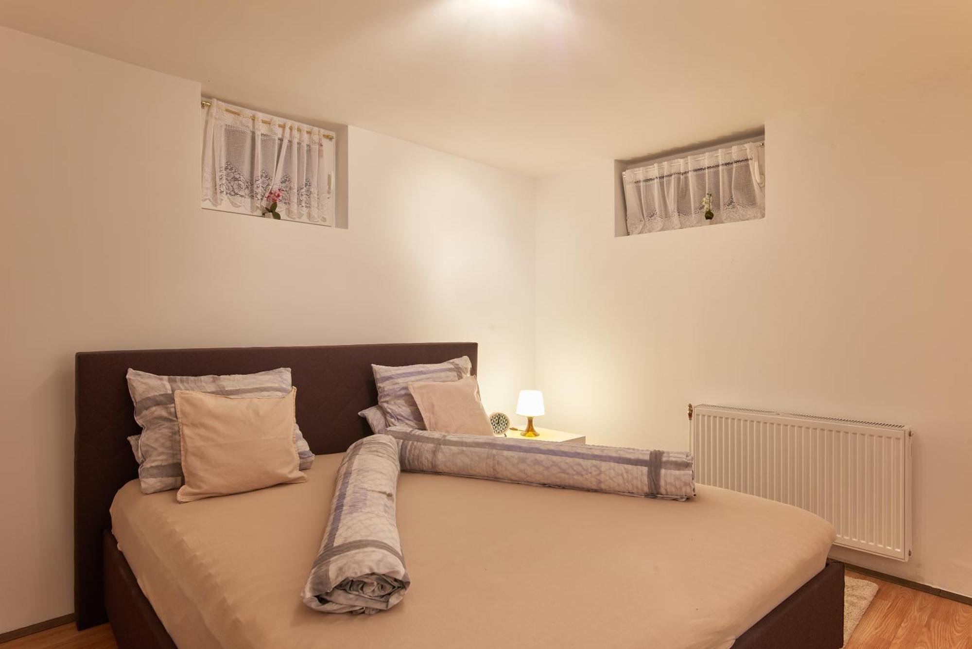Spacious Near Schoenbrunn Castle Appartamento