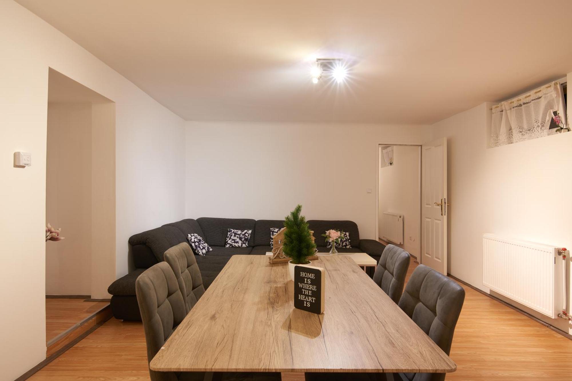 Spacious Near Schoenbrunn Castle Appartamento