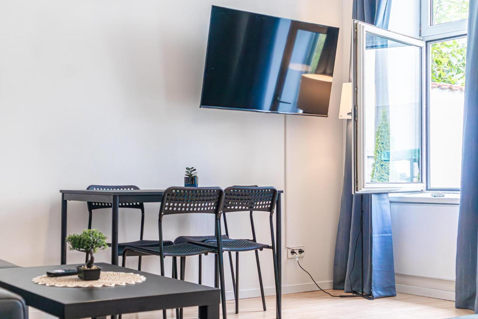 Comfortable Living: 1br W/ Private Garden *