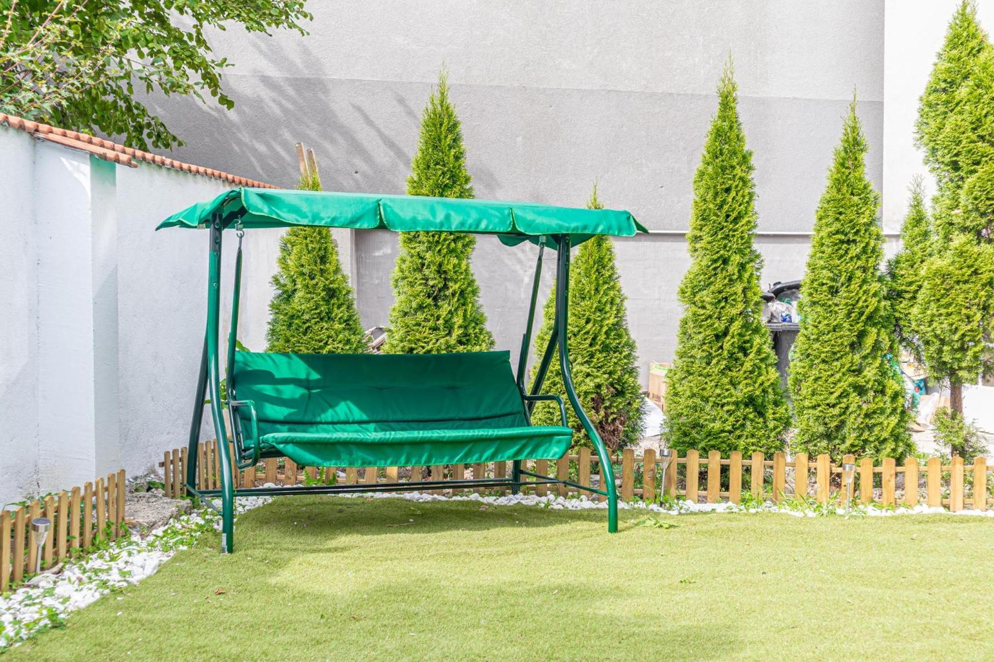Comfortable Living: 1br W/ Private Garden Apartment
