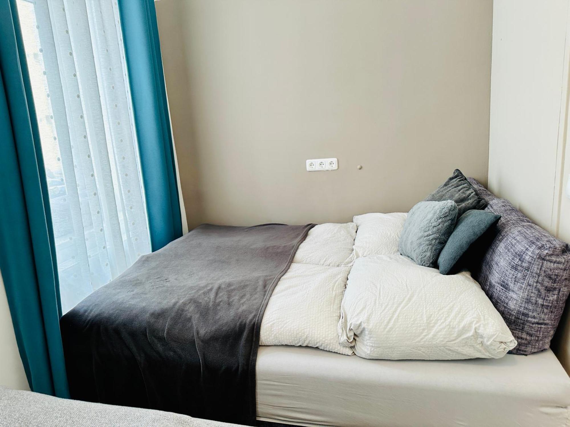 Book-a-room Panda-apartments Apartment