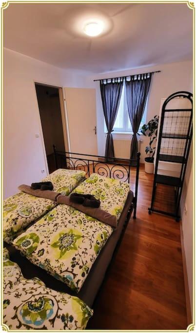 Calling Apartment *