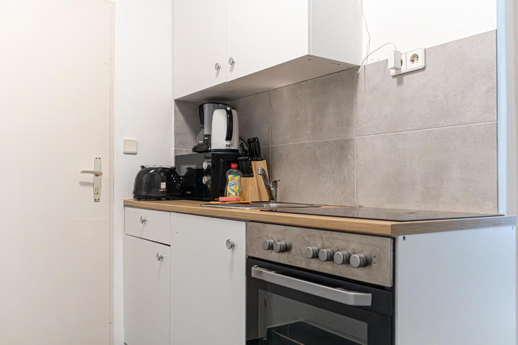 Comfortable Living: 1br W/ Private Garden