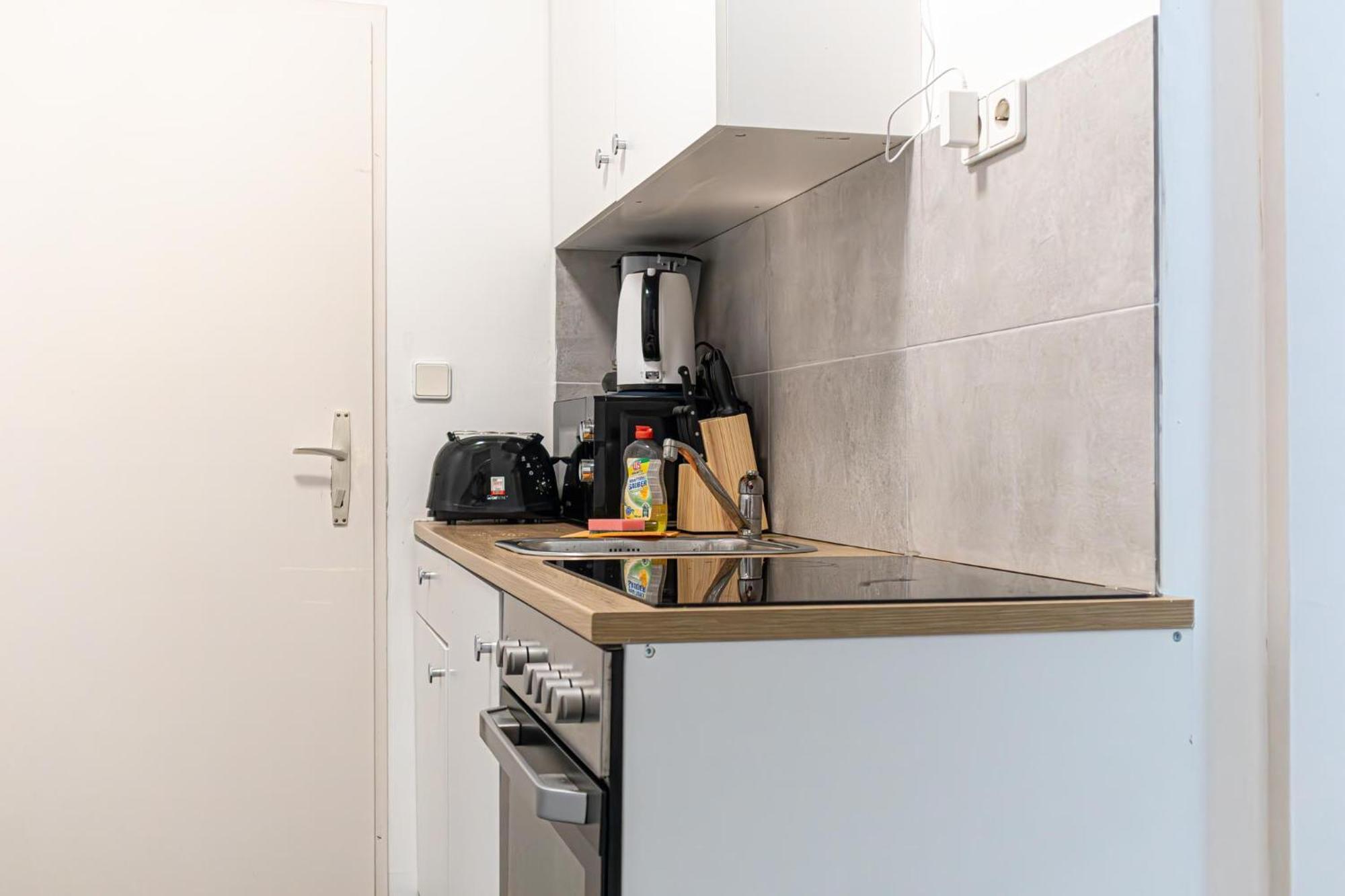 Apartment Comfortable Living: 1br W/ Private Garden