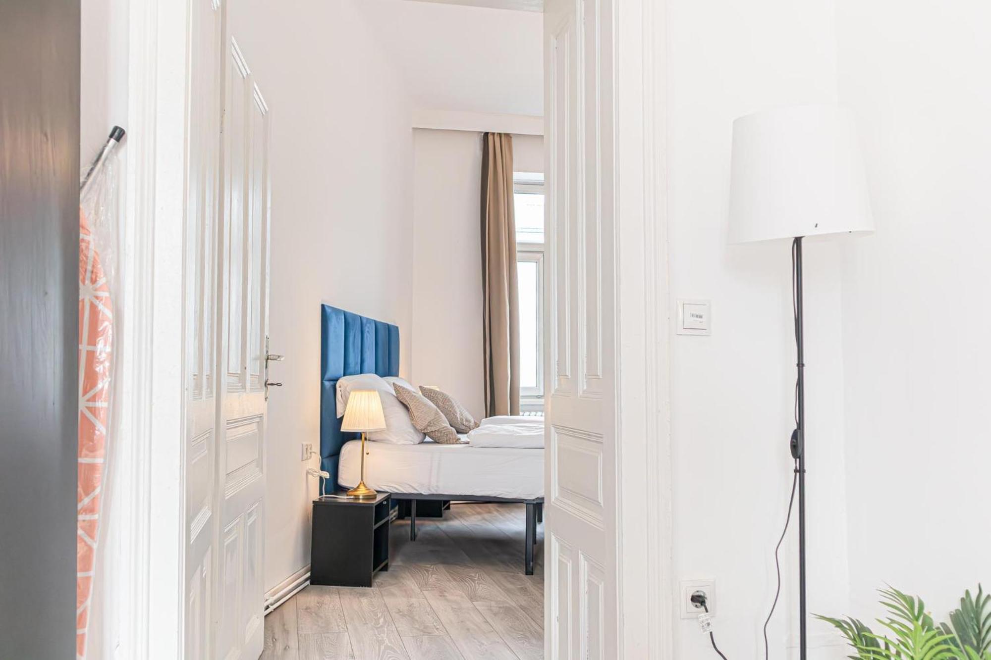 Convenient 2br Apt. Near U6 Station Am Schoepfwerk * Viena