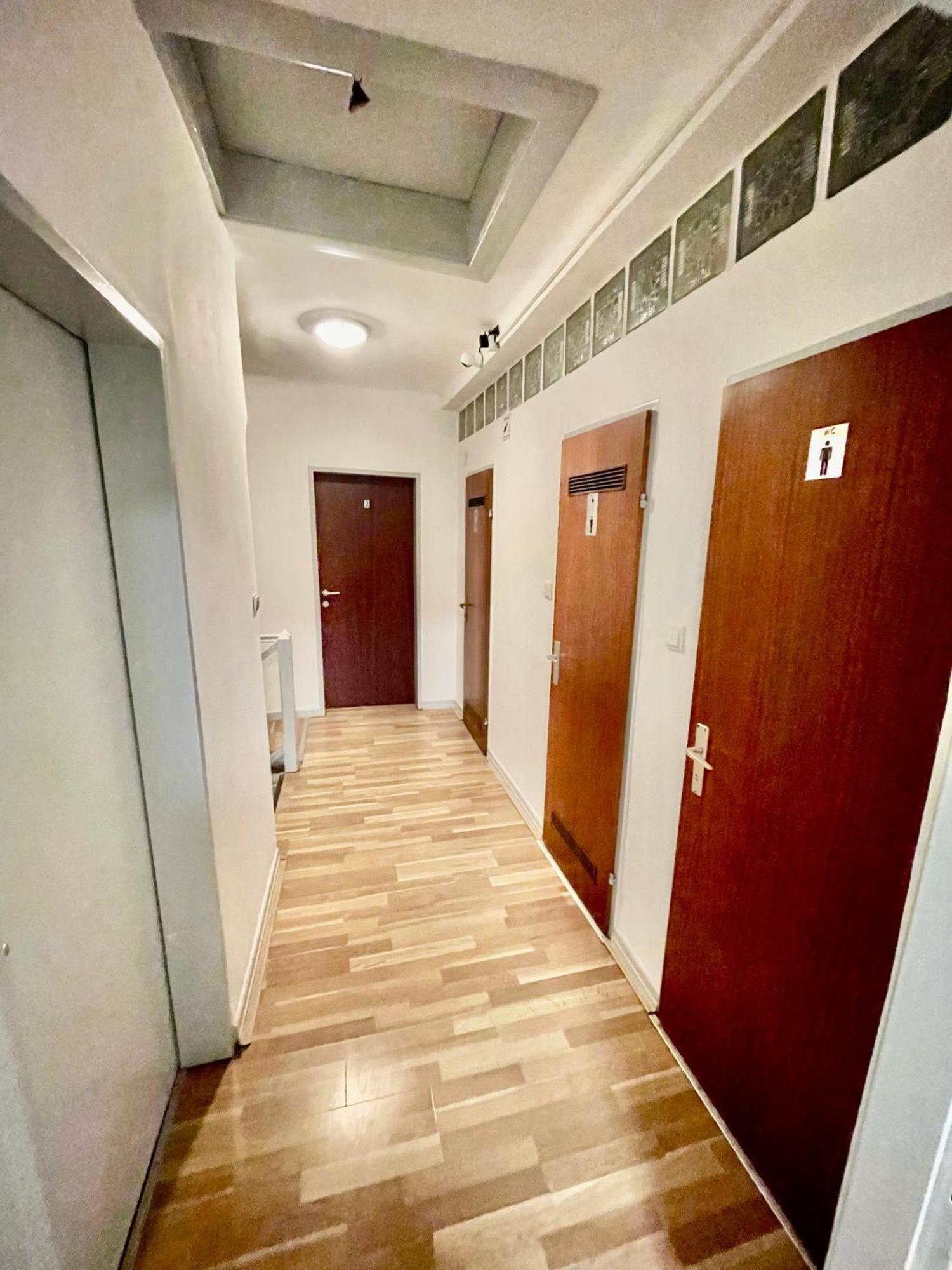 Adelin Hostel *