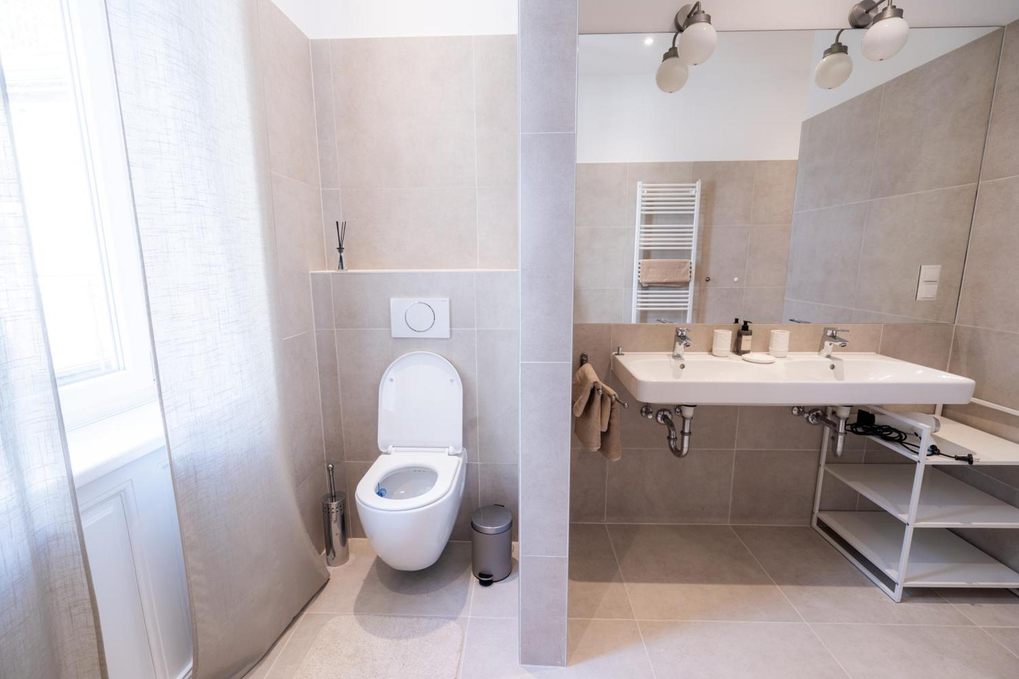 4ty3 - Spacious In The Heart Of The 8th District Is Calling Wien