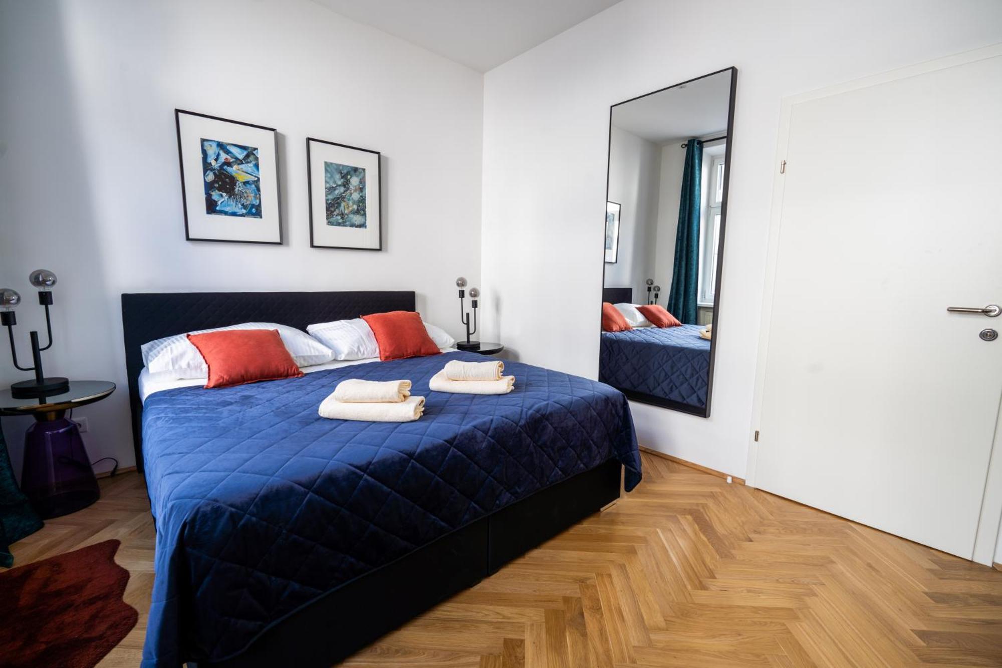 4ty3 - Spacious In The Heart Of The 8th District Is Calling