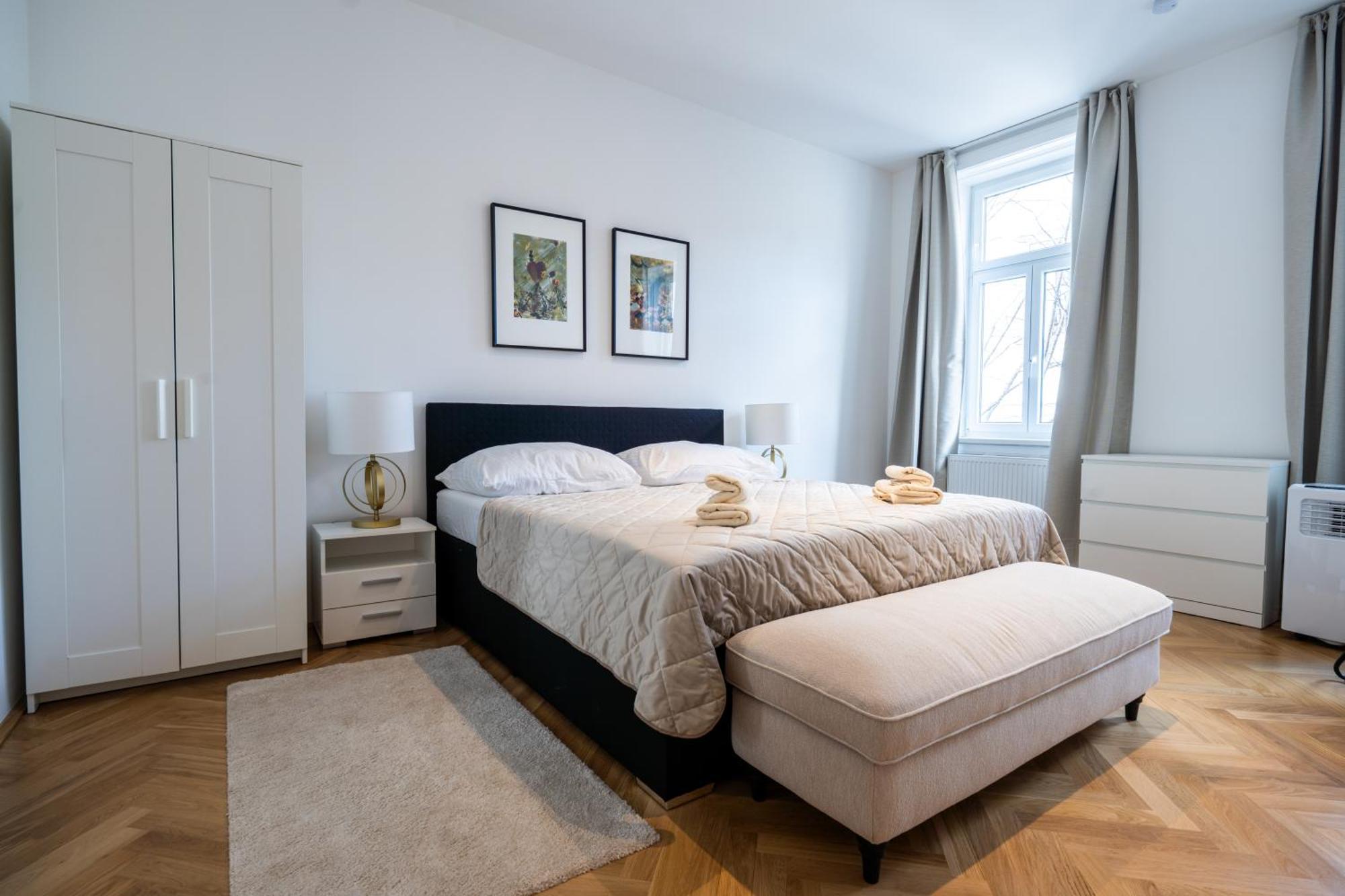 4ty3 - Spacious In The Heart Of The 8th District Is Calling *