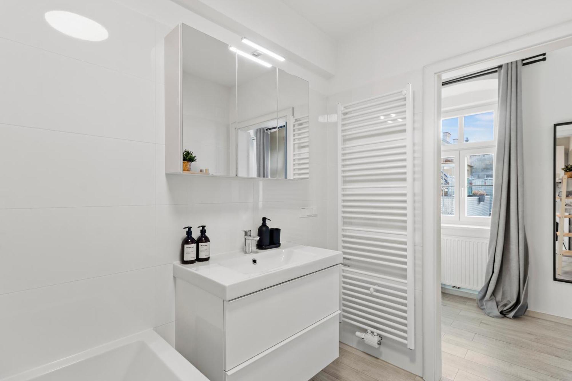 Terrace - 75 M² - Near Wiener Stadthalle Apartment *