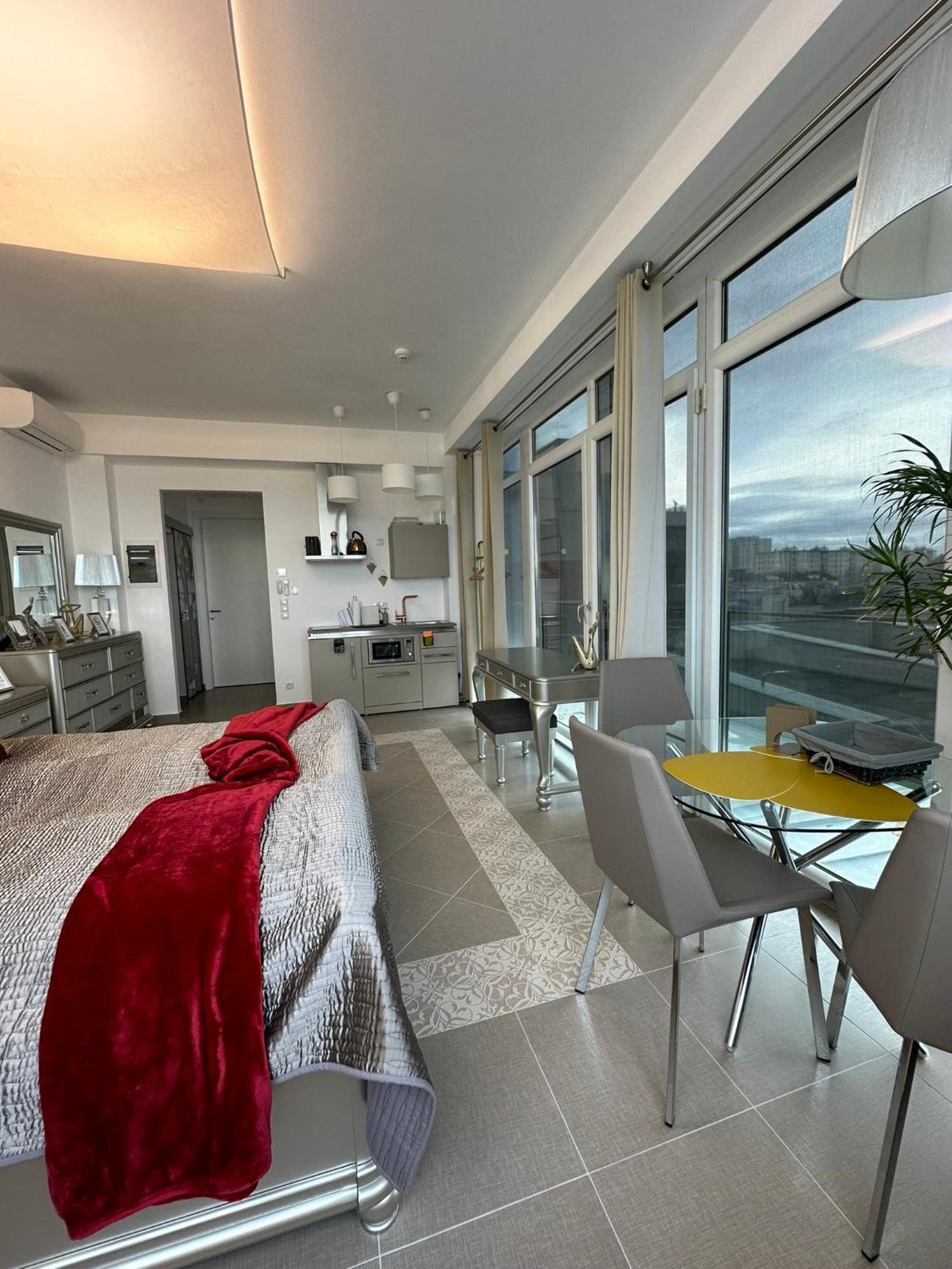 Panorama Apartment *