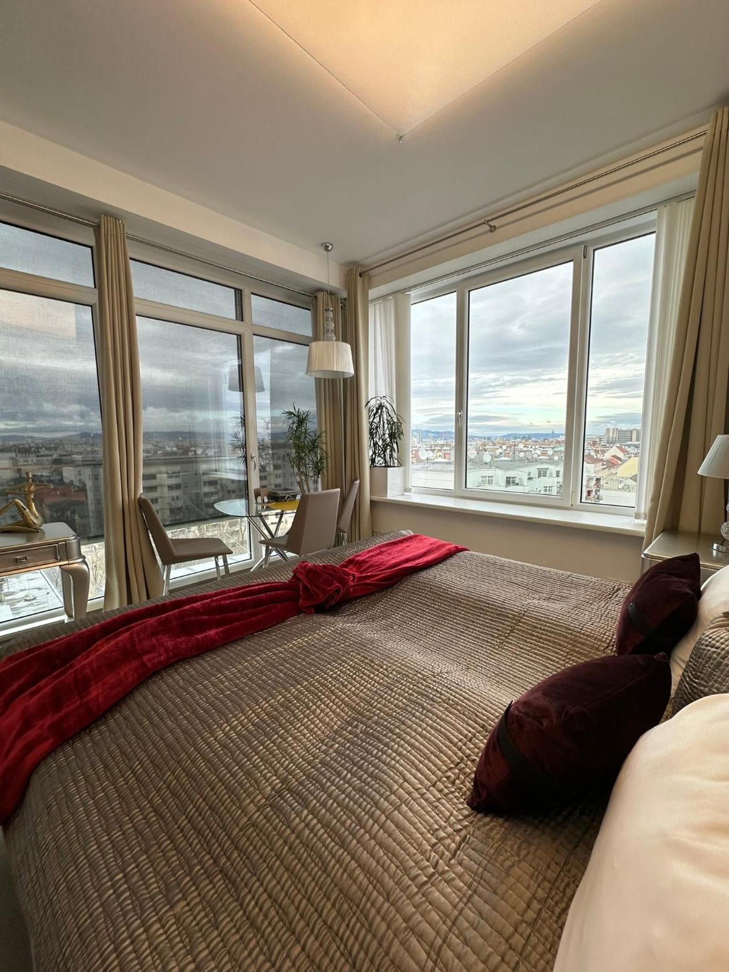 Apartment Panorama *