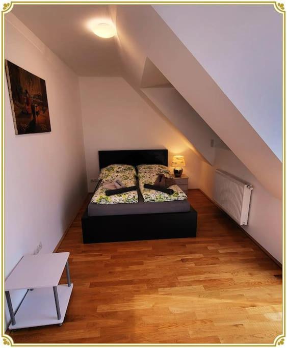 Calling Apartment *