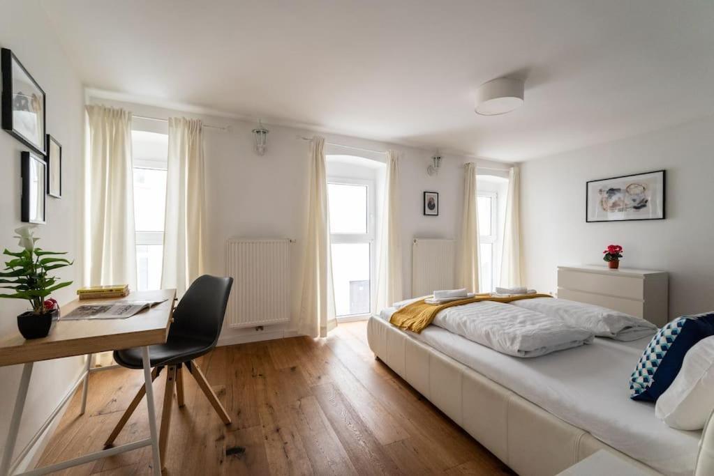Cozy 1br Duplex Near Center By Hm *