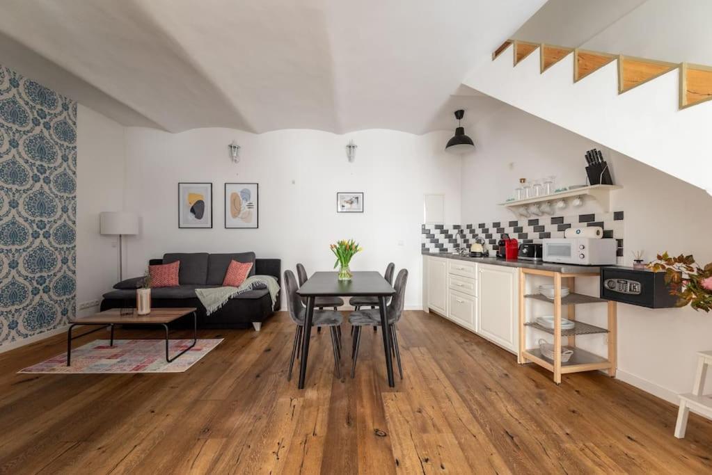Apartment Cozy 1br Duplex Near Center By Hm *