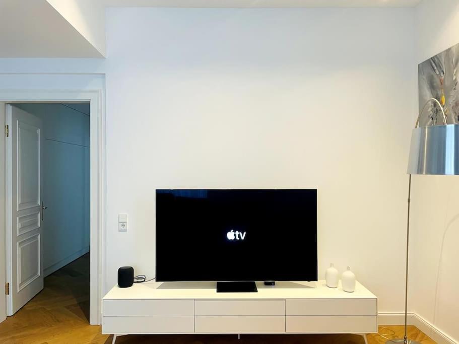 Imperial Living In Viena