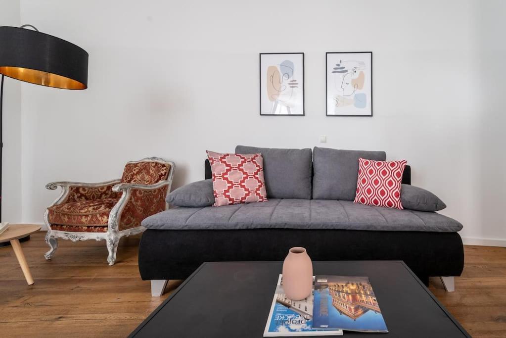 Spacious 2br By Metro And Center By Hm *