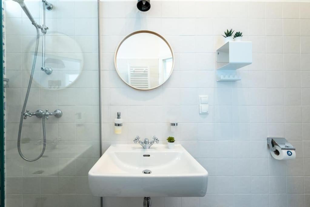 Cool 1br Near Metro & Center By Hm * Vienna