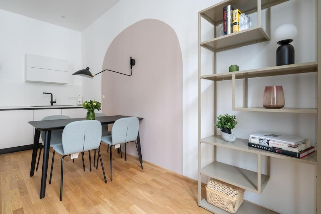 Apartment Elegant 1br Suite, Close By Hm