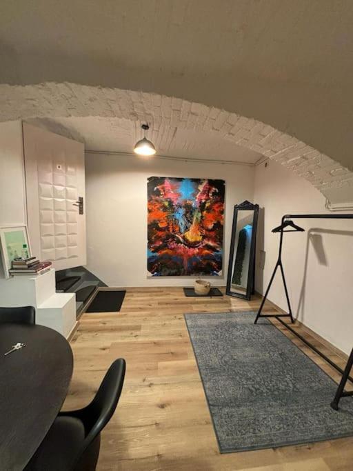 Trendy Souterrain Loft - Near City Center *