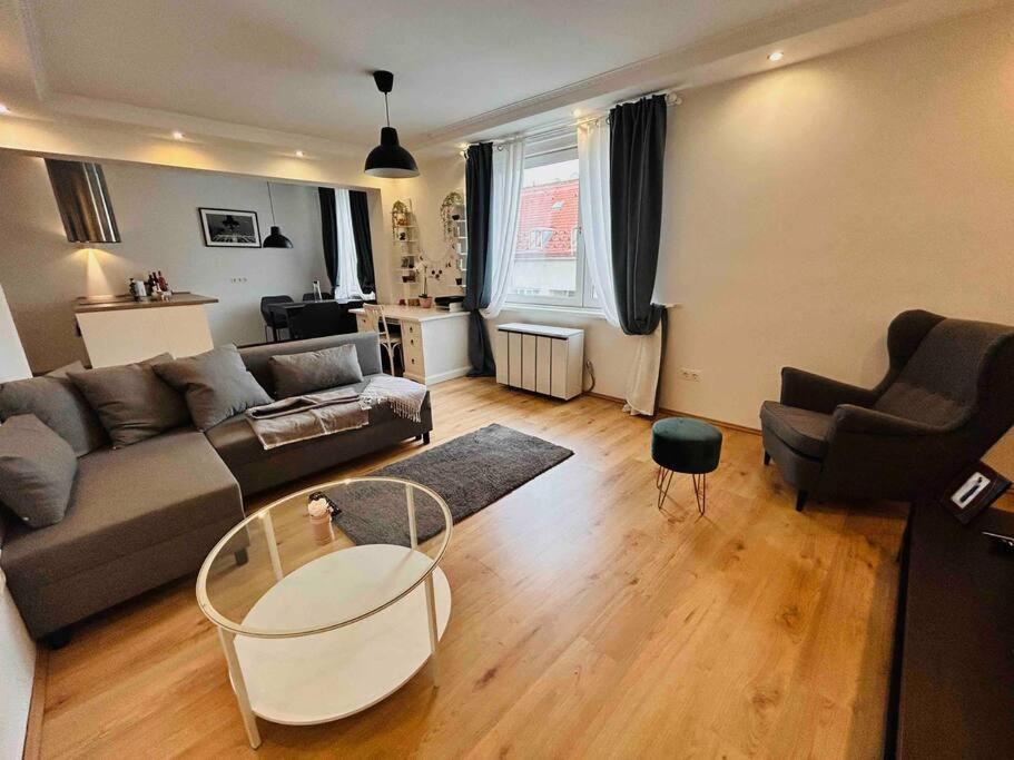 Apartment Dreamy Home: Central And With Perfect Connections *