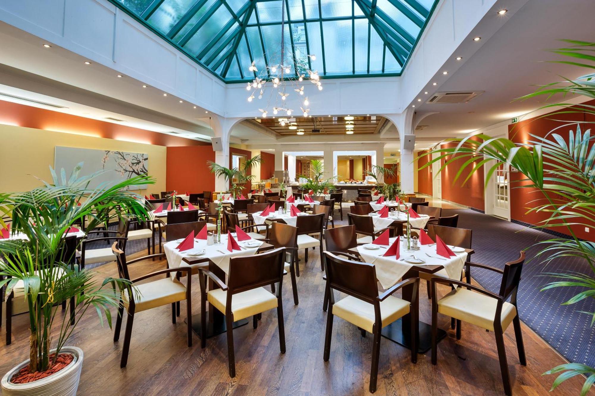 Hotel Austria Trend Ananas 4*