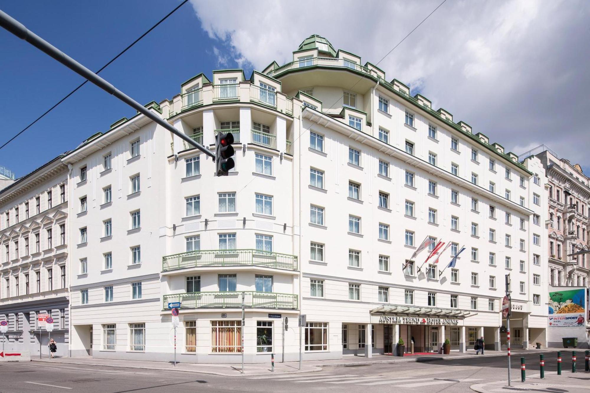 Austria Trend Ananas Hotel 4*