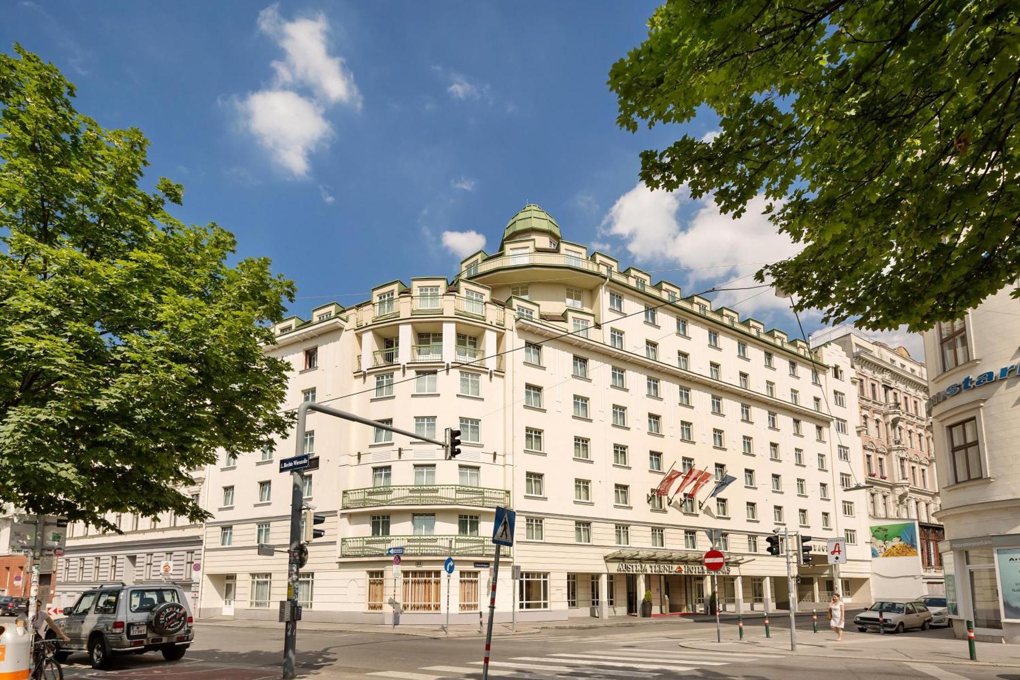 Austria Trend Ananas Hotel 4*