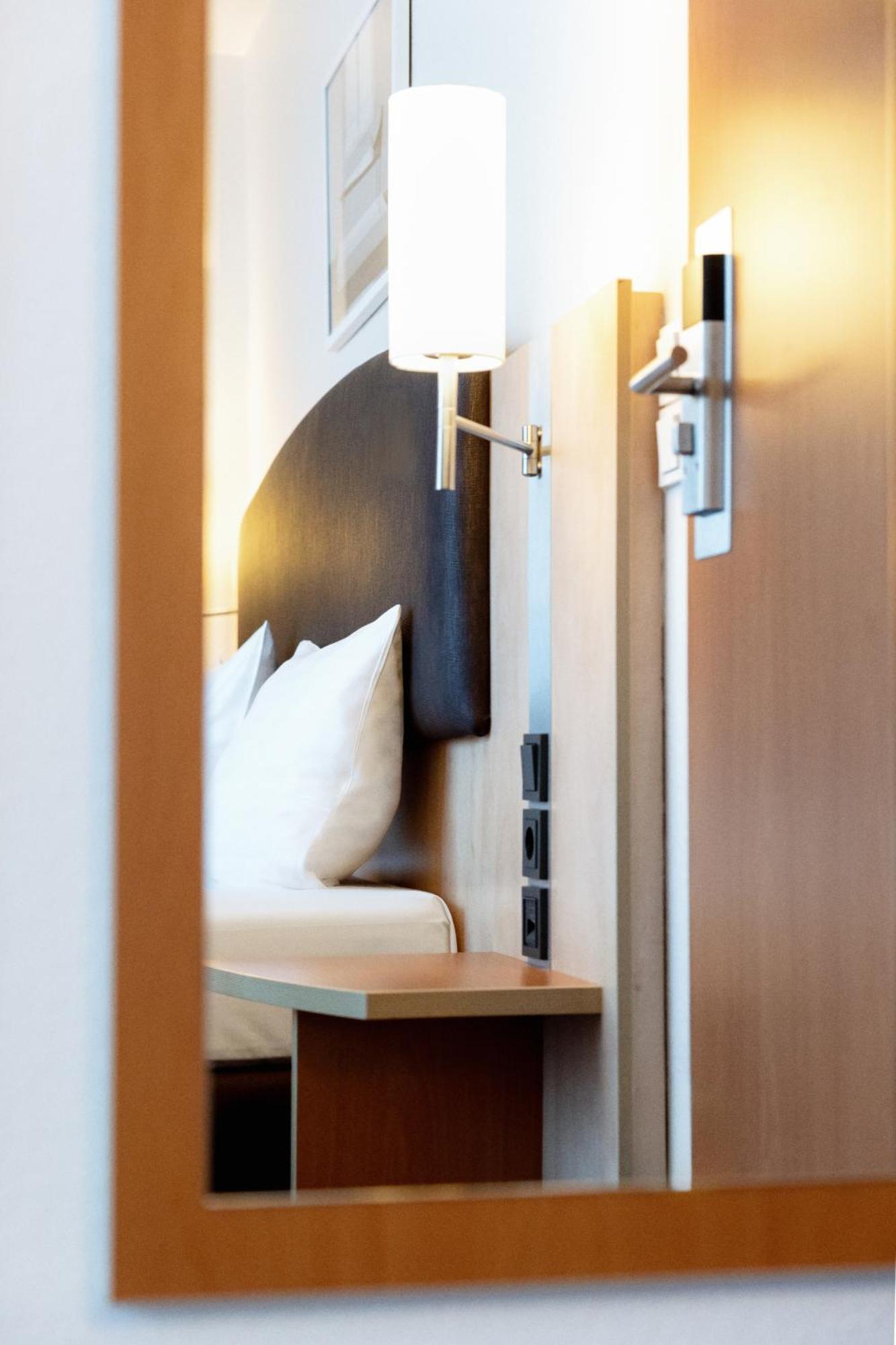 Intercityhotel 4* Vienna