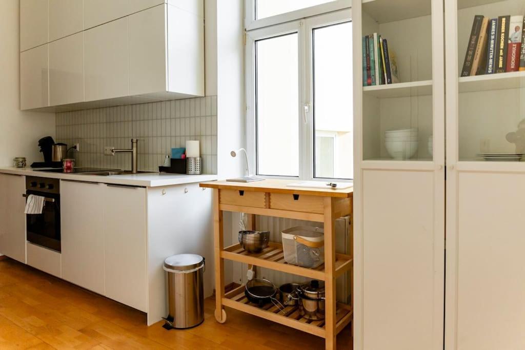 Savoir-vivre In Unserer Zentralen Balkonwohnung * Vienna