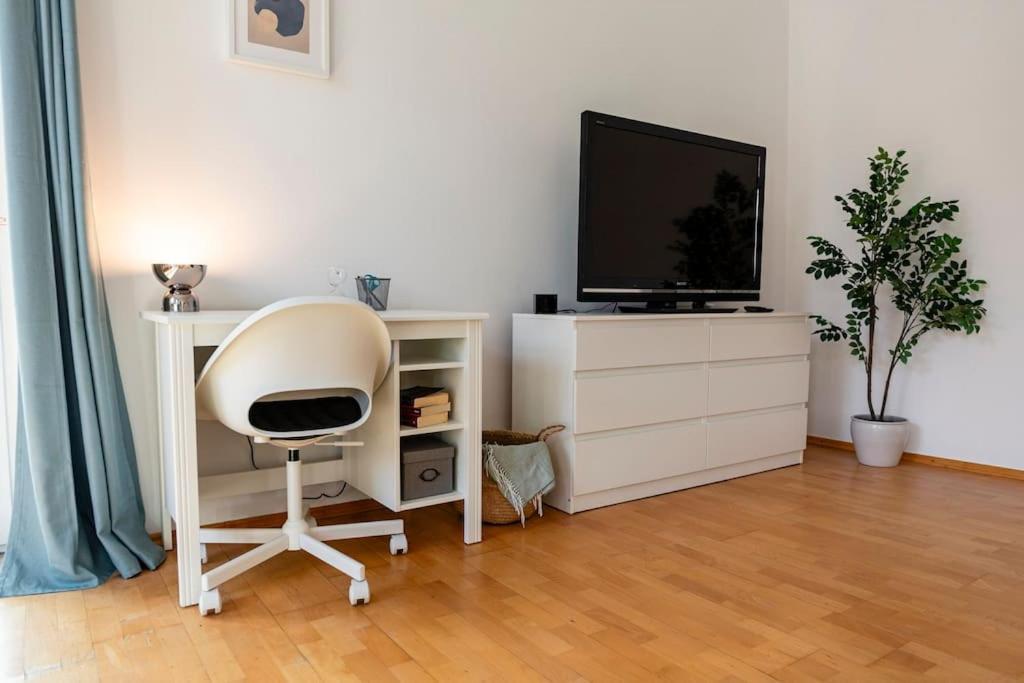 Savoir-vivre In Unserer Zentralen Balkonwohnung *