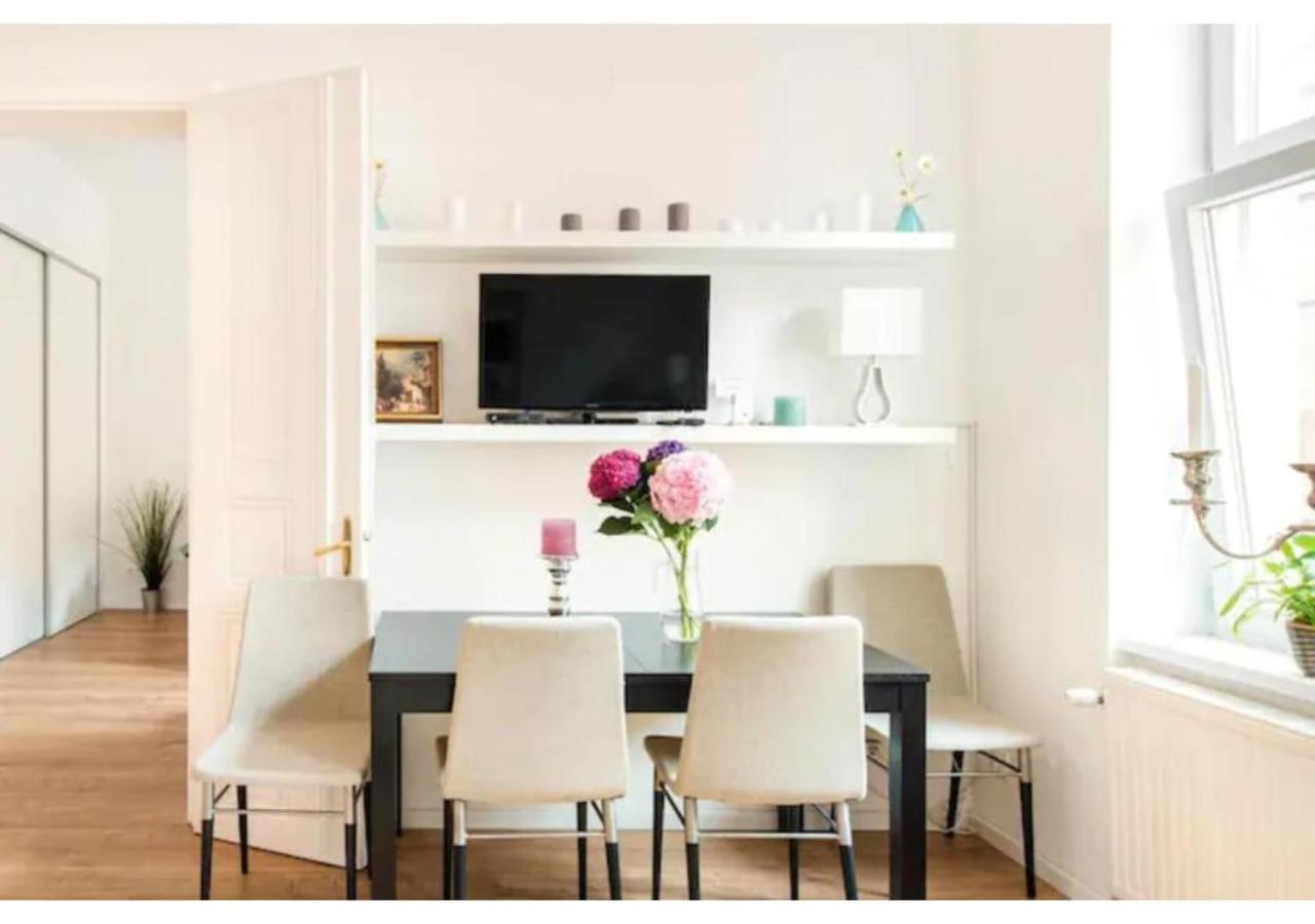 Luxurious And Bright, 5 Min To City Center Apartamento