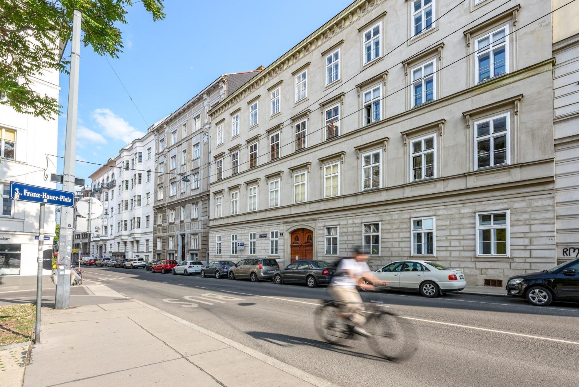 Spacious Austrian Style Close To Center Landstrasse *