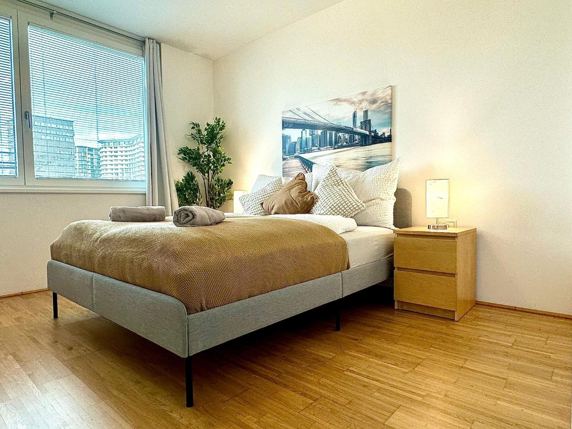 Apartment High Rise, Netflix, 2 Min To Main Station