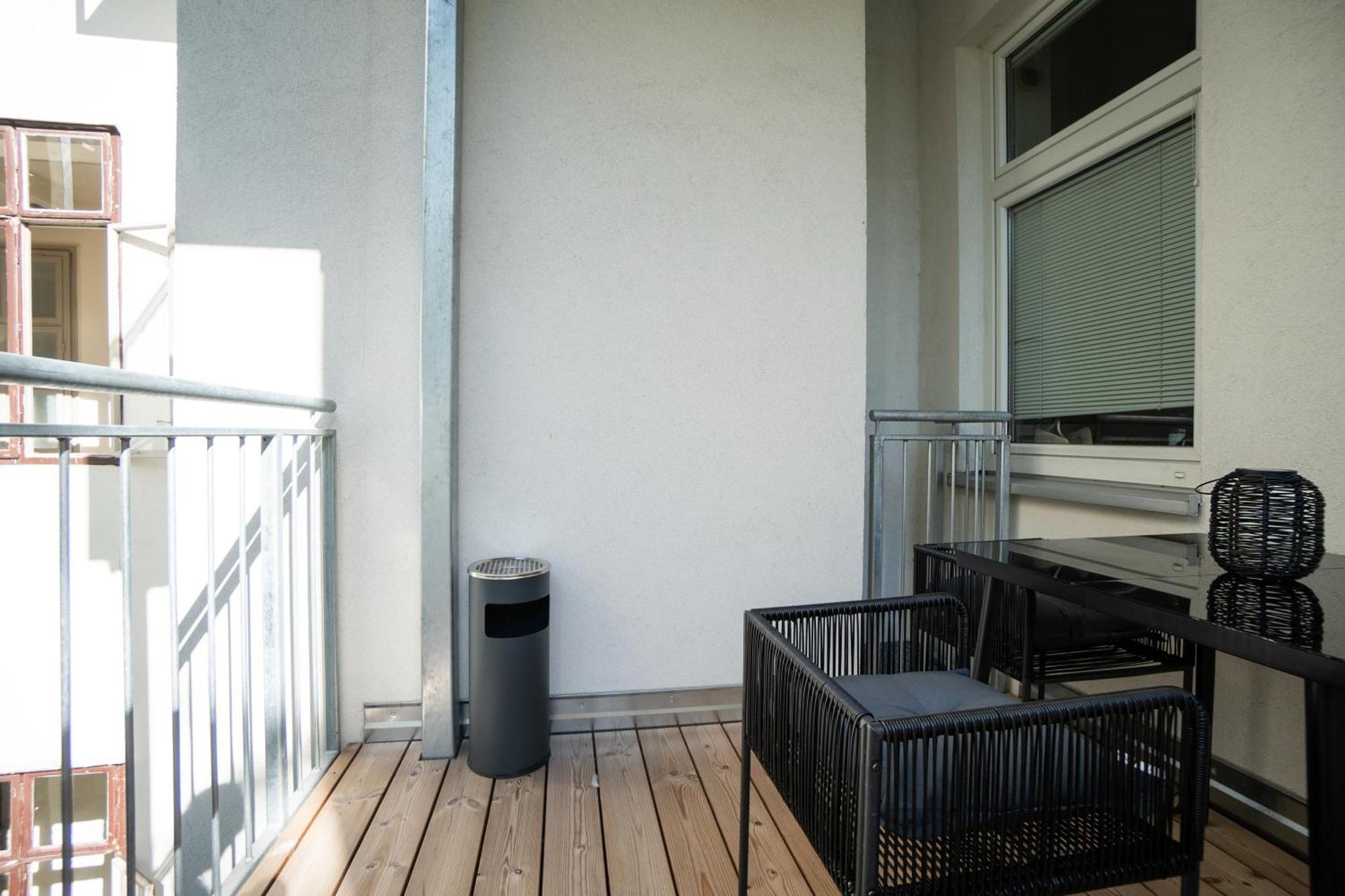 Modern With A Balcony Near Belvedere