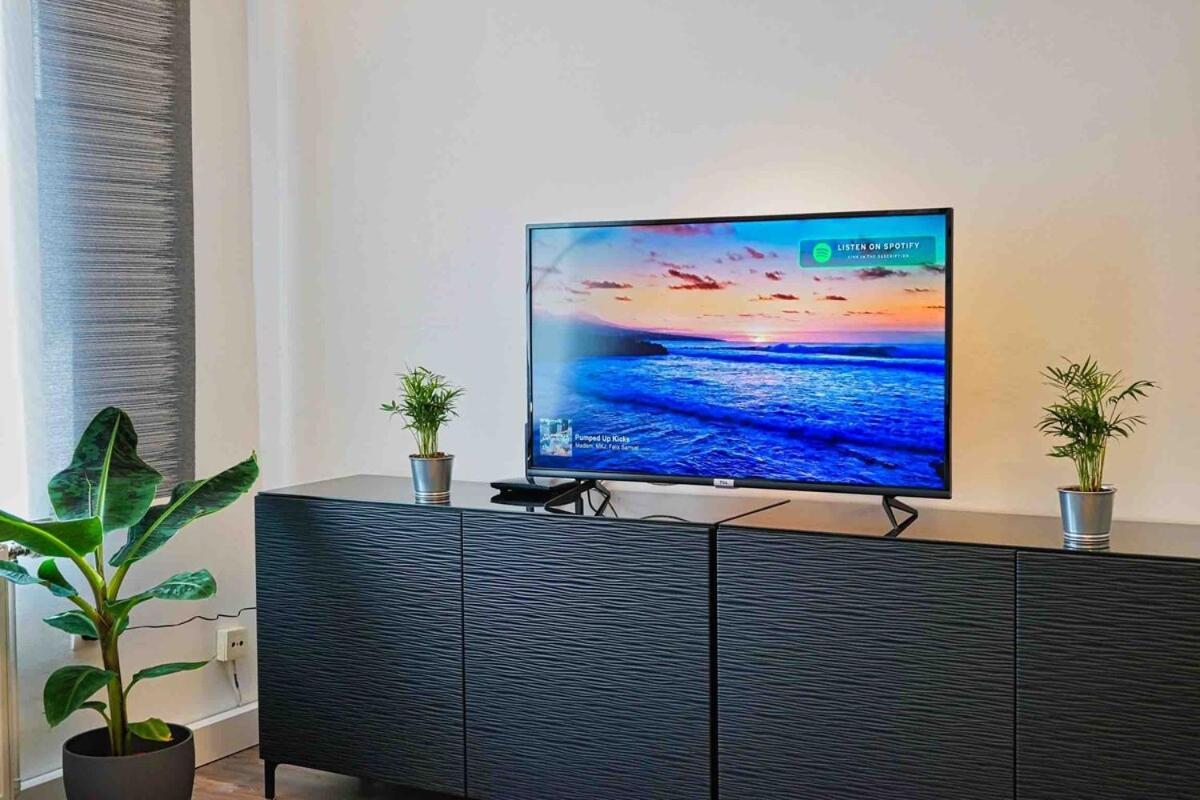 Beautiful 2 Bedroom *