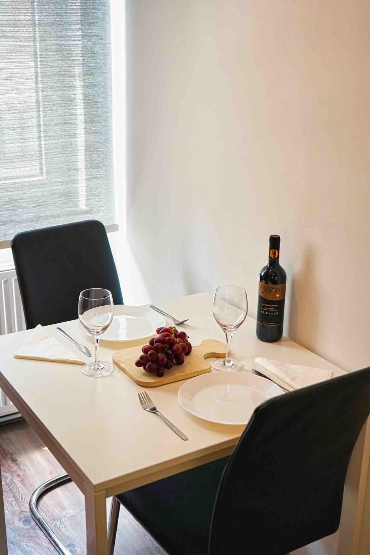 Beautiful 2 Bedroom *