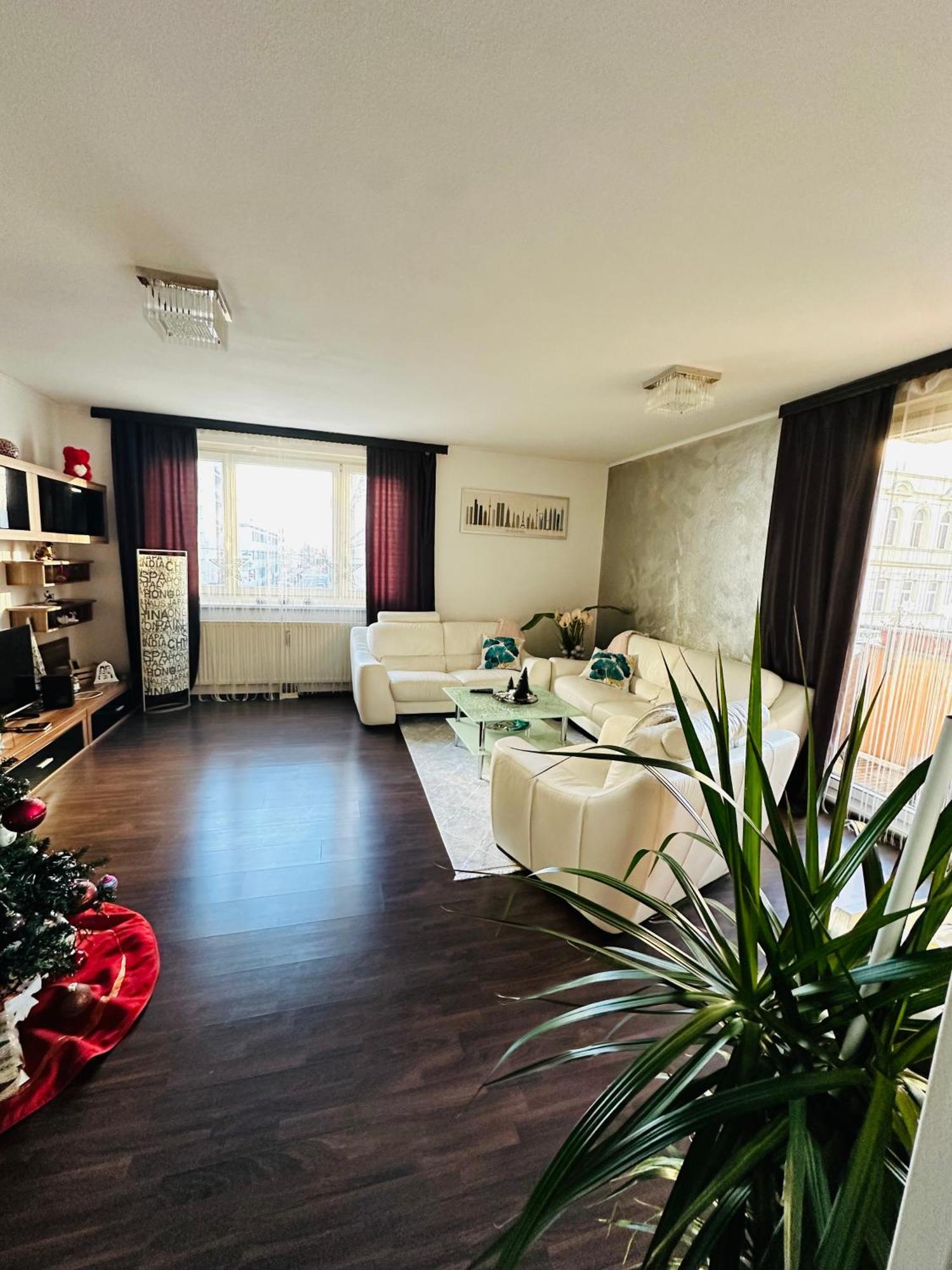 Apartment Family - *