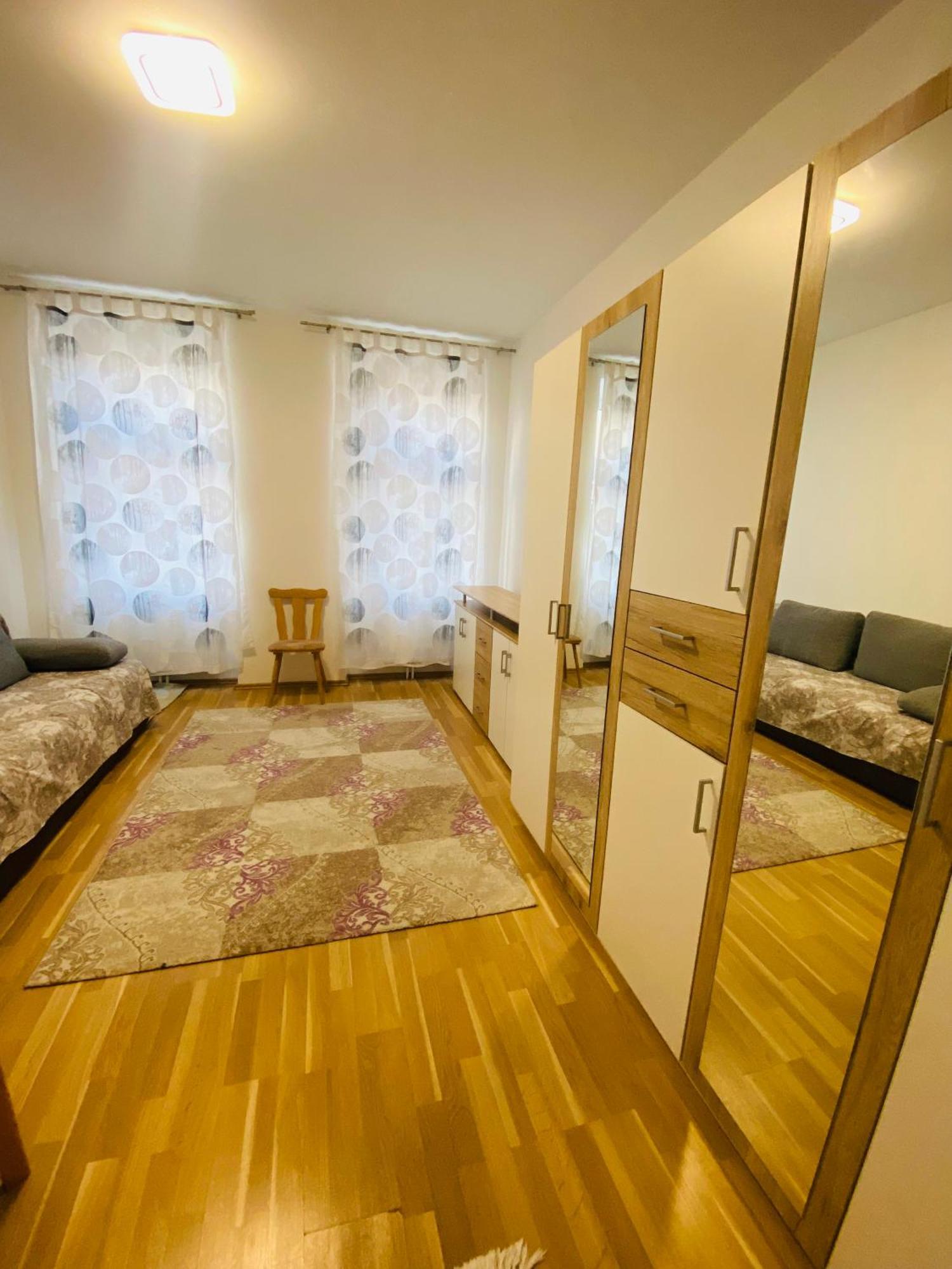 Nicespeckbachergasse 7 * Vienna