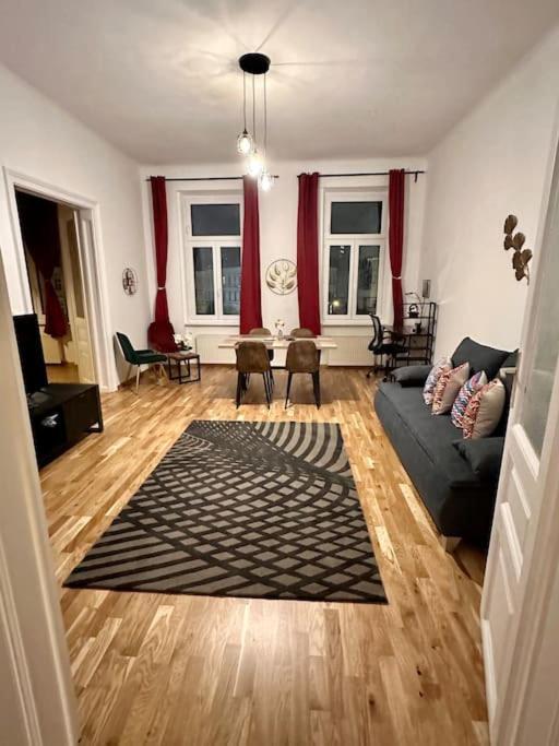 Klimatisierter Wiener Altbauflair Im Zentrum Wiens Apartamento